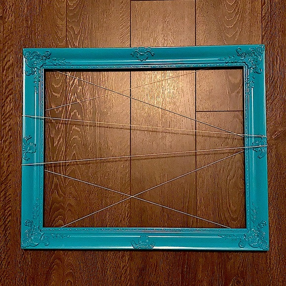 Picture frame with Twine attached (clothespins included) - Picture 1 of 3